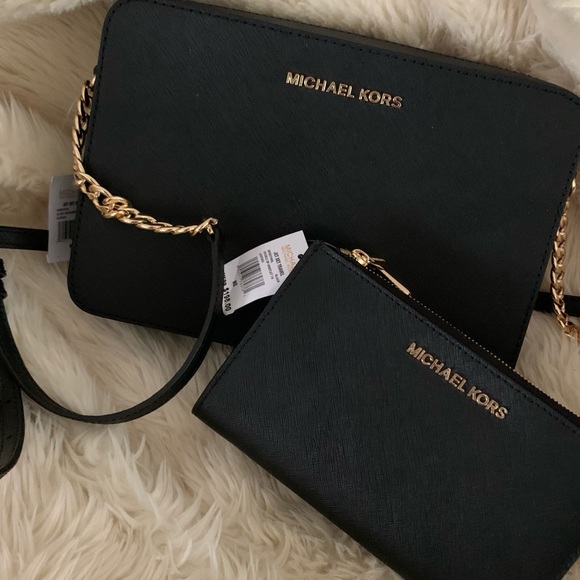 MICHAEL KORS CROSSBODY & WRISTLET SET! NWT! - Picture 2 of 16